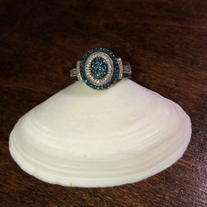 Beautiful Blue and White Diamond Ring